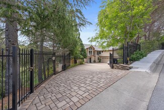 1025 Tournament Dr, Hillsborough, CA 94010