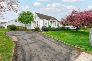95 Vista Dr, East Haven, CT 06512