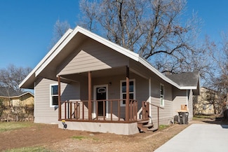 1245 Elmwood Ave, Fort Worth, TX 76104