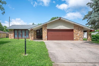 2405 S Wisteria Ln, Muncie, IN 47302