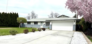 901 W Orchard Ave, Selah, WA 98942