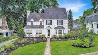 195 Midfield Rd, Ardmore, PA 19003