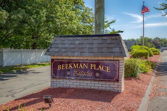 106 Beekman Dr, Agawam, MA 01001