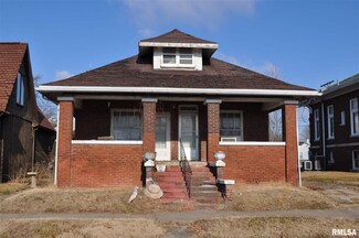 104 W Cherry St, Carmi, IL 62821