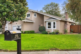 8091 Hill Dr, Sebastopol, CA 95472