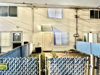 21 Thelma Ct, Staten Island, NY 10304