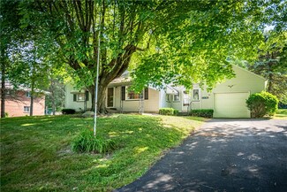 1479 Maple Dr, Hermitage, PA 16148