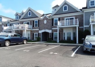 23 Nicole Ct, Copiague, NY 11726