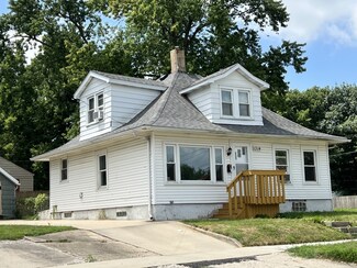 1314 W Walnut St, Bloomington, IL 61701