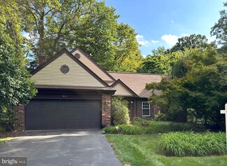 9121 Beachway Ln, Springfield, VA 22153