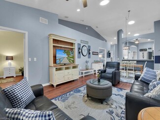 6188 Mandalay Cir Unit 4, Naples, FL 34112