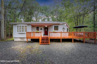 411 Quaker Ct, Pocono Lake, PA 18347