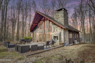 104 Tamarack Ln, Greentown, PA 18426