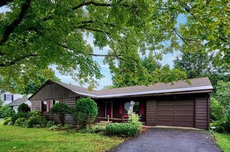16 Paul St, Easthampton, MA 01027