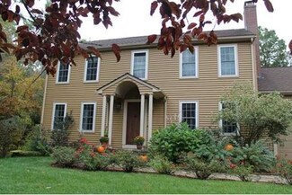 16 Longmeadow Rd, Uxbridge, MA 01569