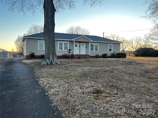 528 1st St E, Conover, NC 28613