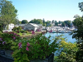 31 Commercial St Unit D, Cranston, RI 02905