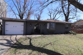 825 SE H St, Bentonville, AR 72712