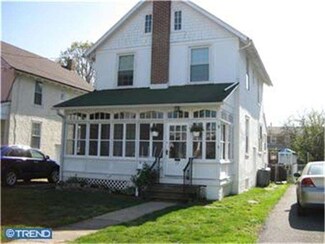 11 W Avon Rd, Brookhaven, PA 19015
