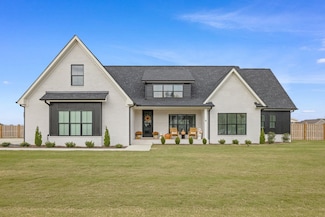 57 Cotton Way Dr, Muscle Shoals, AL 35661