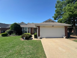 10041 Aberdeen Ln, Yukon, OK 73099