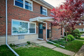 926 N Boxwood Dr Unit B, Mount Prospect, IL 60056
