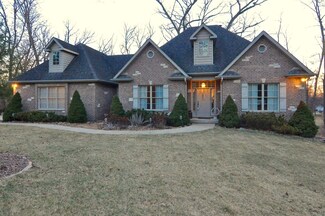909 Westwood Cir, Genoa, IL 60135