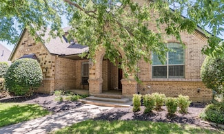 6208 Riverview Cir, Fort Worth, TX 76112