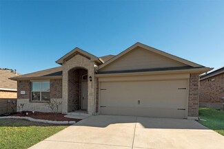 9757 Walnut Cove Dr, Fort Worth, TX 76108