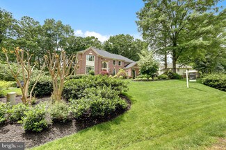 9807 Portside Dr, Burke, VA 22015