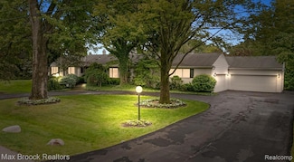 130 Endicott Rd, Bloomfield Hills, MI 48304