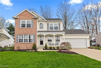 689 Oakdale Cir, Elyria, OH 44035
