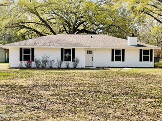 6228 Mccormack Rd, Moss Point, MS 39562