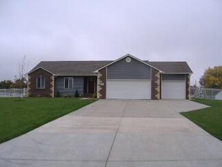 3 Lakeview Cir, South Hutchinson, KS 67505