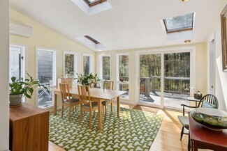 96 Falmouth Rd, Falmouth, ME 04105