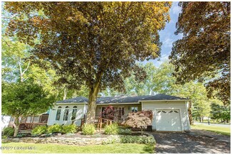 2 Morningside Dr, Schenectady, NY 12303