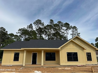 832 Combel St, Waveland, MS 39576