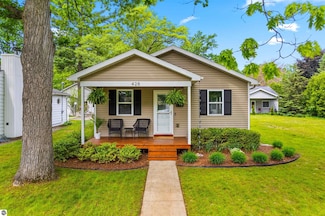 428 Davis St, Traverse City, MI 49686
