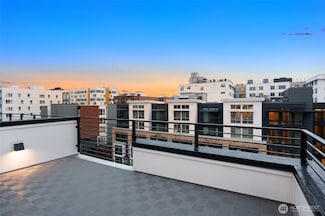 222b 10th Ave E, Seattle, WA 98102