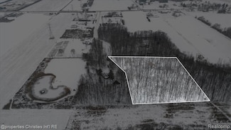 2792 Midway Ln, Saint Clair, MI 48079