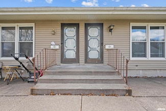 1837 2nd St, Moline, IL 61265