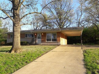 22 Queensbrook Place, Saint Louis, MO 63132