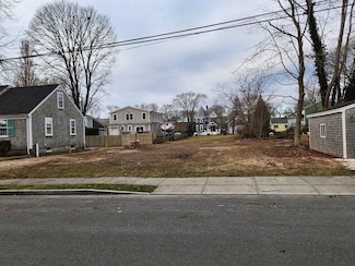 15 Mechanic St, Mattapoisett, MA 02739