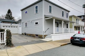 7 Dean Ave, Newport, RI 02840