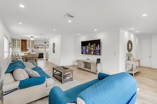 821 Harrison St, Hollywood, FL 33019