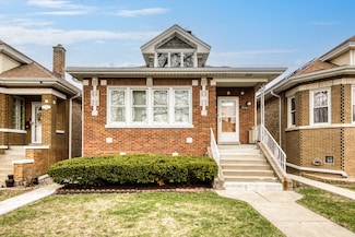 7838 W Oakleaf Ave, Elmwood Park, IL 60707