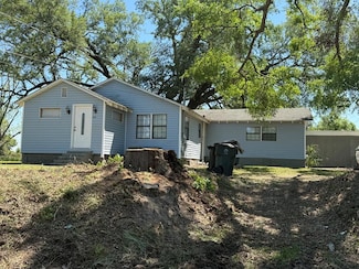 908 Bryan St E, Douglas, GA 31533