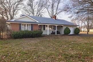 15301 Parallel Rd, Basehor, KS 66007