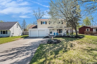 638 Franklin St, Linden, MI 48451