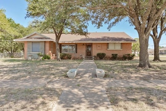 501 Walnut St, Bowie, TX 76230